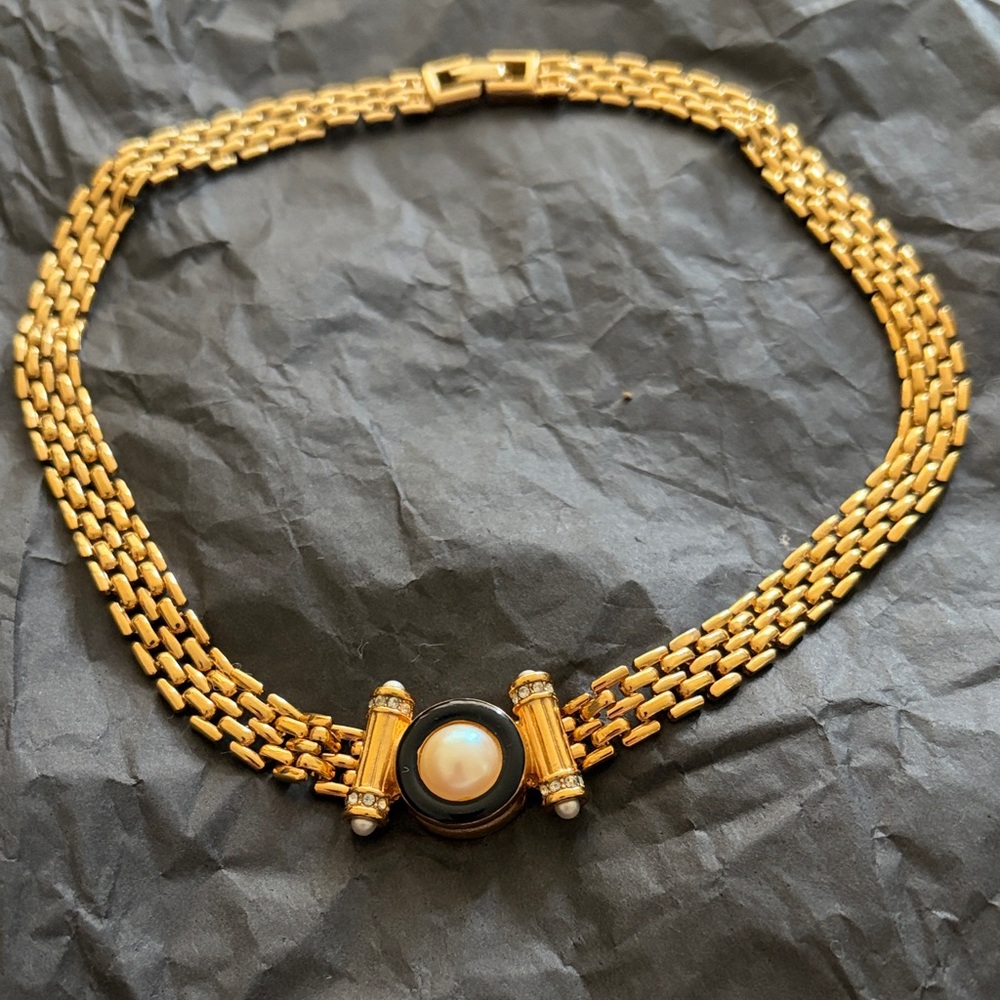 Elegant Gold Necklace with Pearl Centerpiece